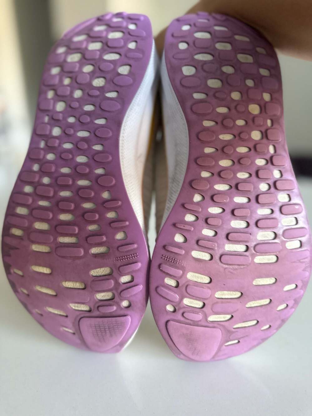 Nike Women's ReactX Infinity Run 4 Flyknit White Hot Fuchsia Saturn Gold (DX5048 - Picture 10 of 15